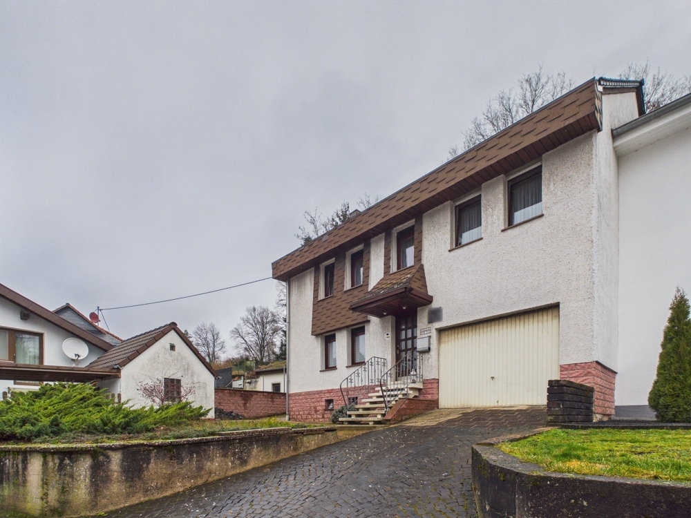 Völklingen-Lauterbach: Attraktives Einfamilienhaus, ca. 155 m² Wfl., Wärmepumpe, Garage und Sauna