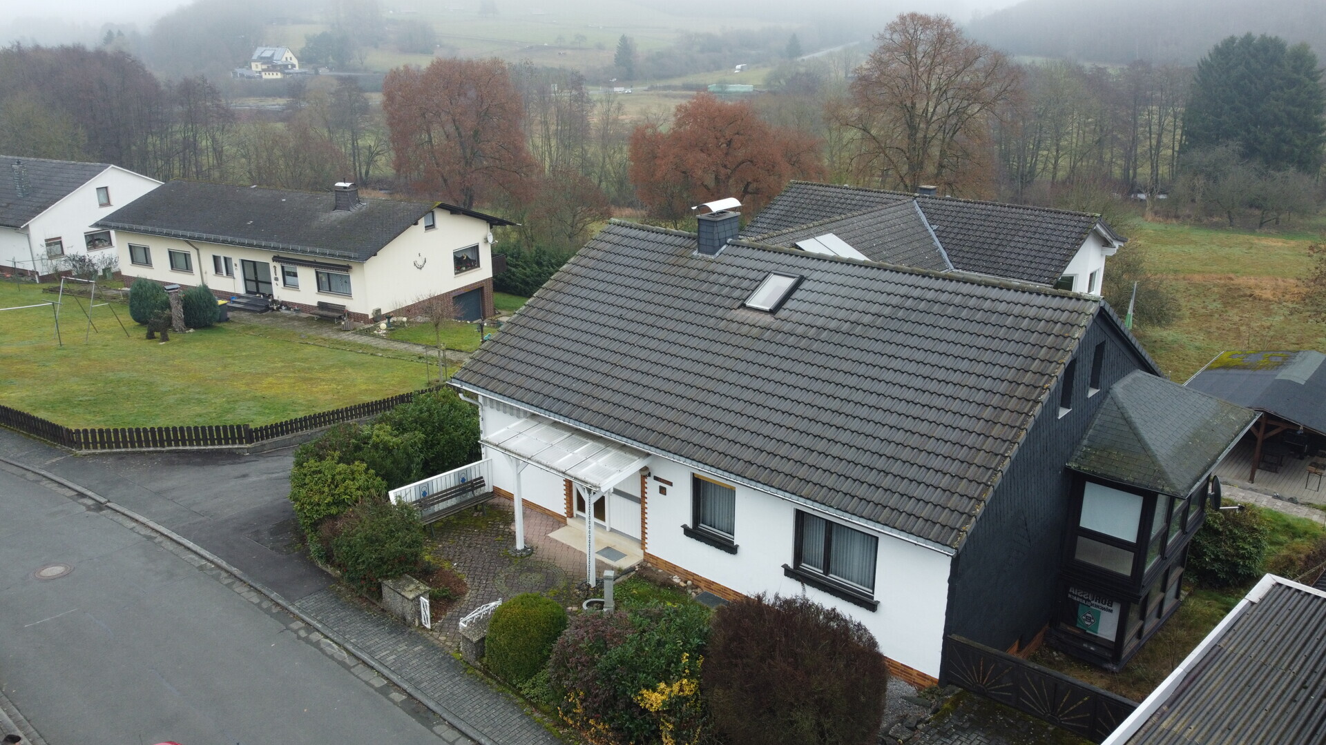 Moderne 3D-Tour: Geräumiges Einfamilienhaus mit Wintergarten