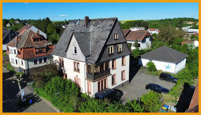 ZWEI HÄUSER EIN PREIS!
KEINE KÄUFERPROVISION!