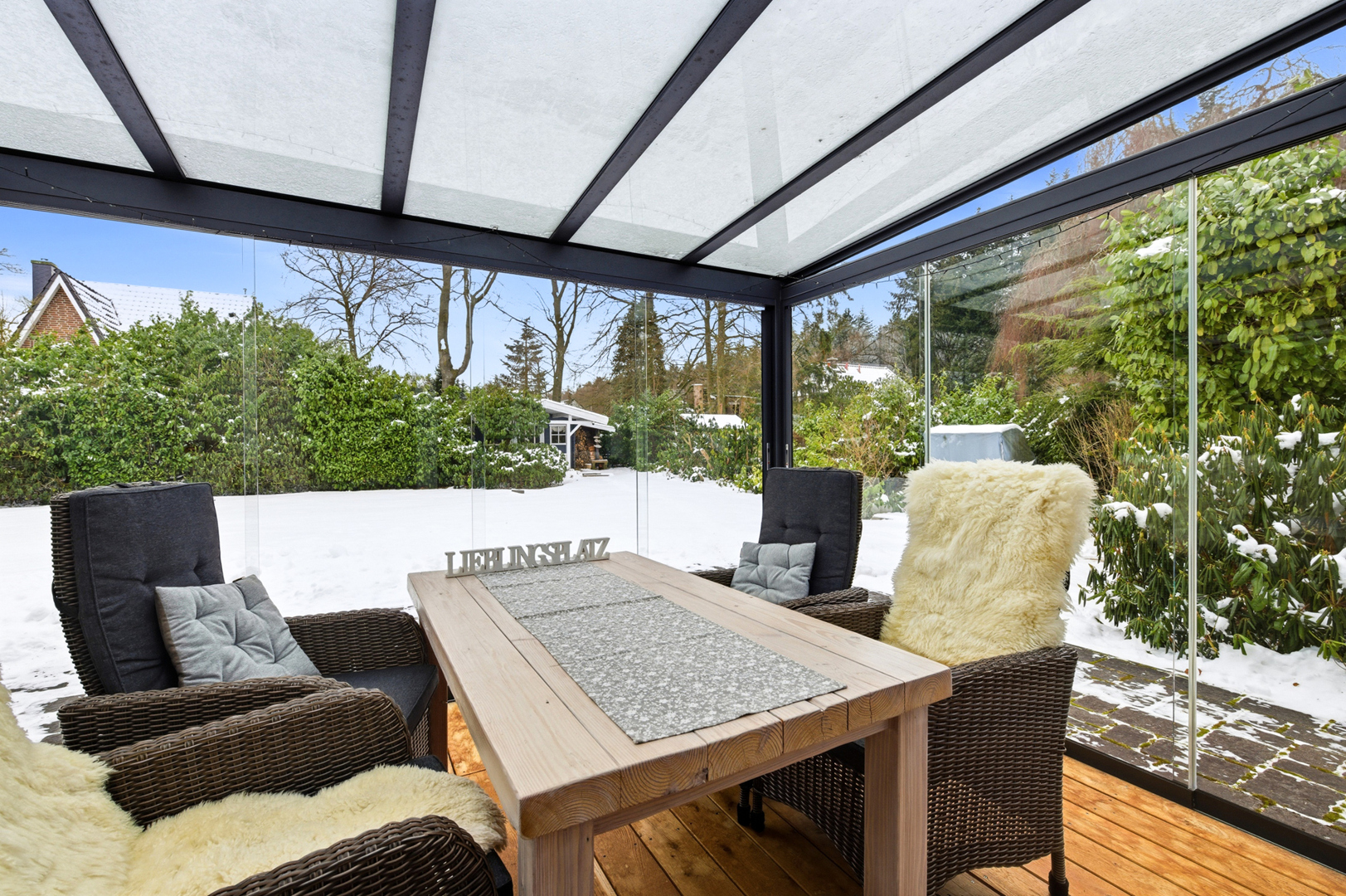 Zuhause für zwei oder drei: Sanierter Altbau mit Wintergarten & großem Grundstück