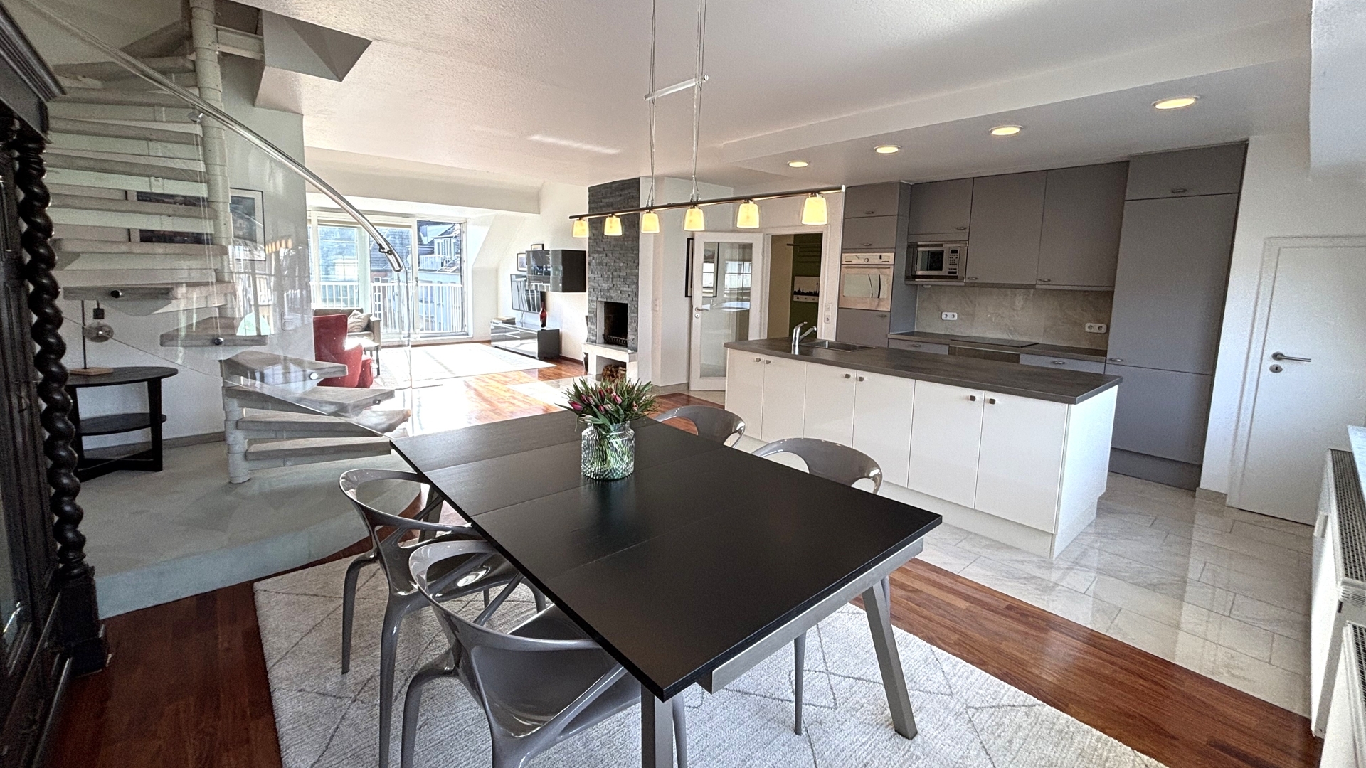 Hochwertiges Penthouse mit direktem Fahrstuhlzugang und Dachterrasse