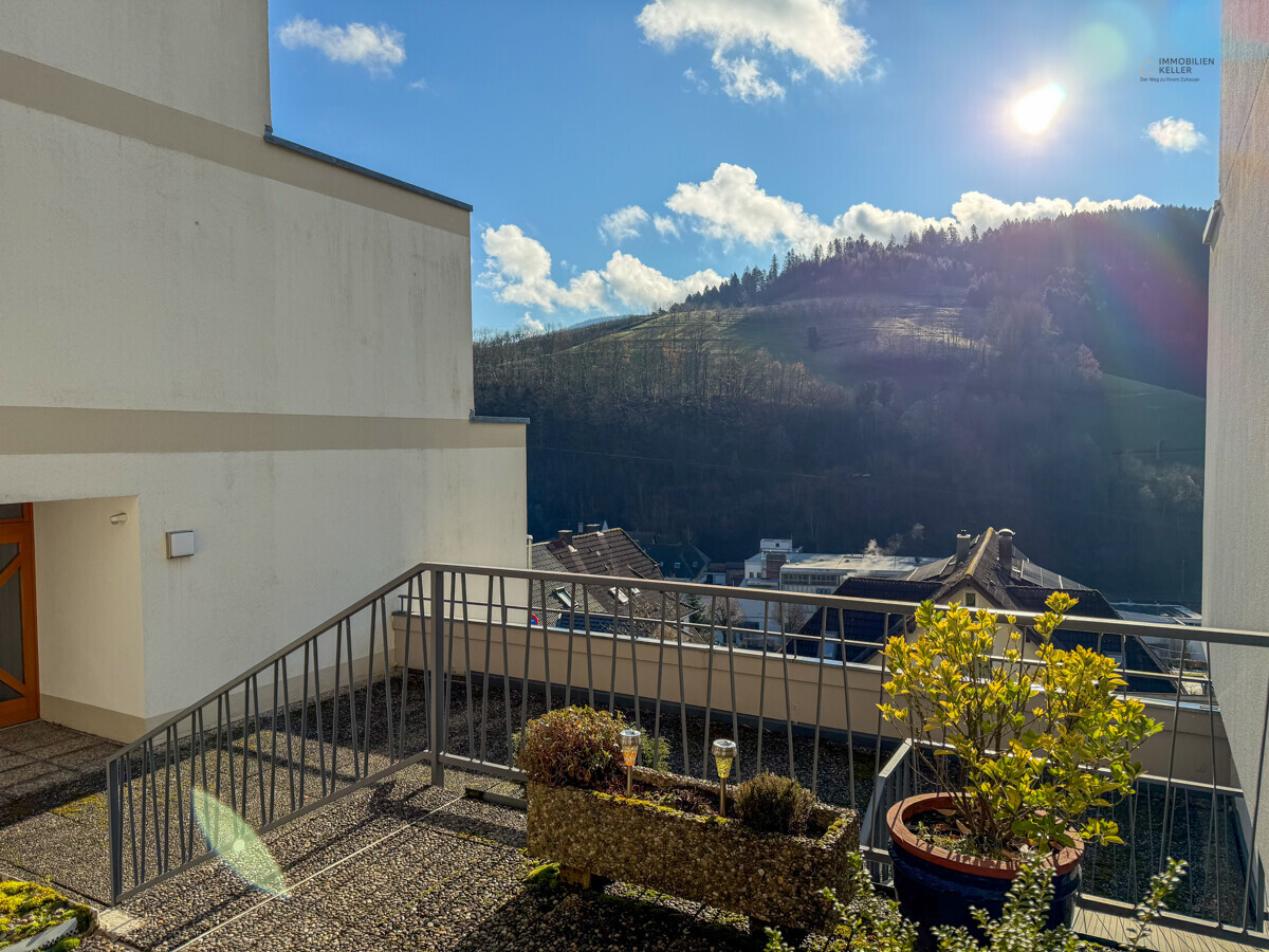 Sonnige Lage einer großen Wohnung