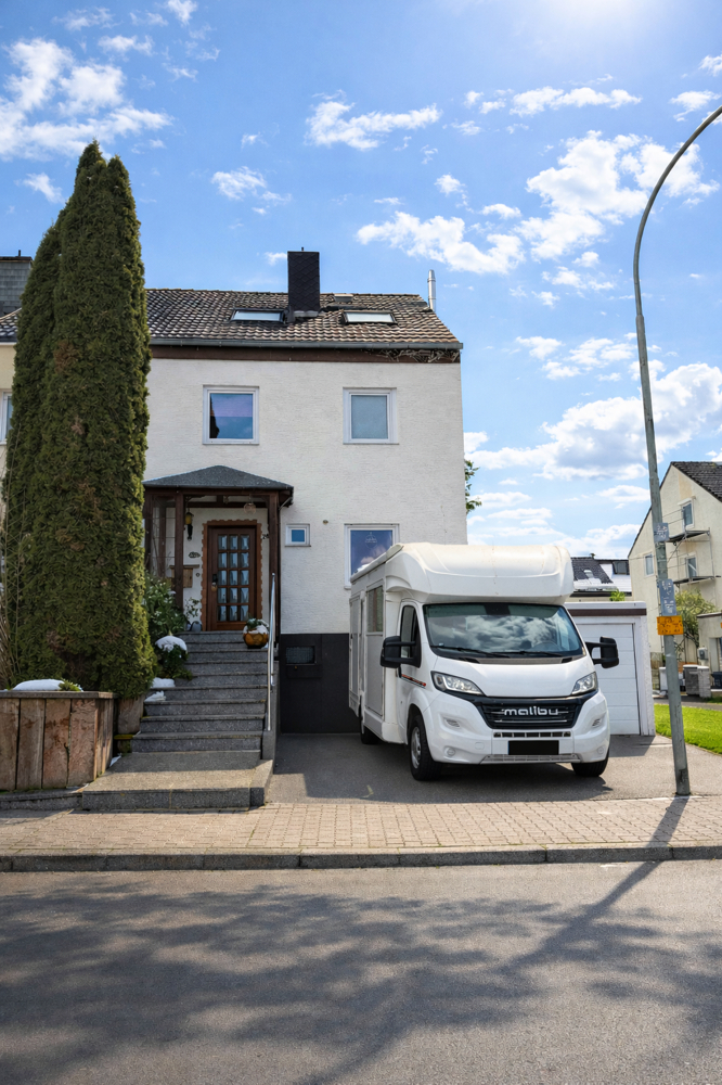 Charmantes Einfamilienhaus mit Garten, ausgebautem Dachgeschoss und Garagen
