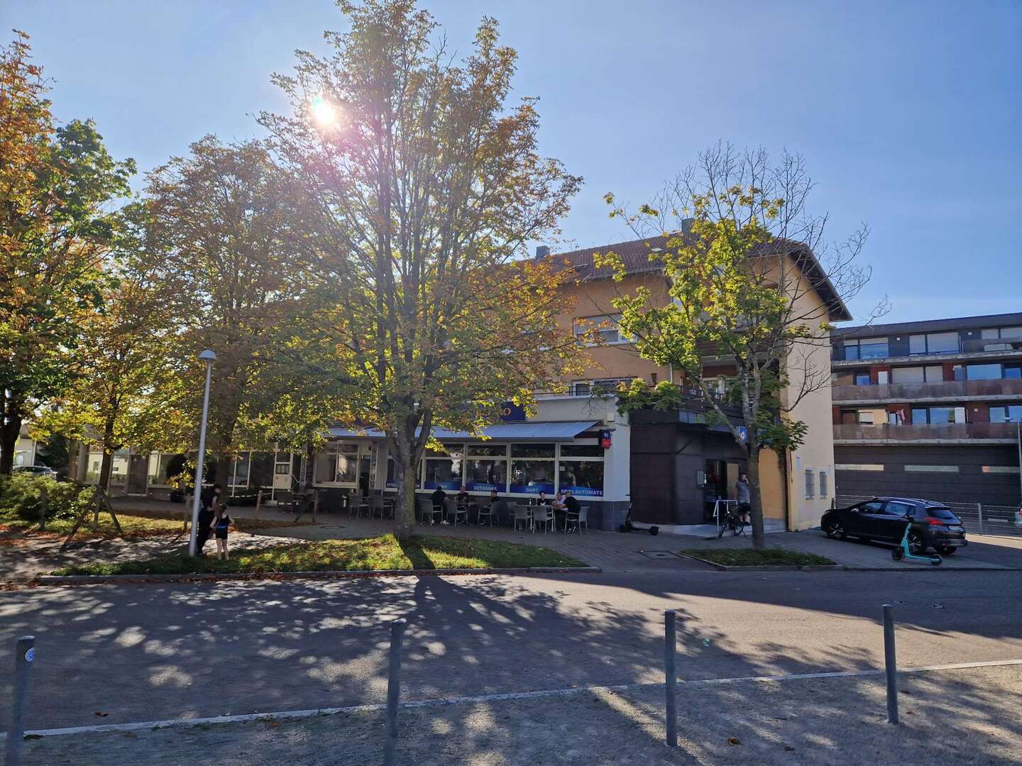 Faktor 18: Wohn- und Geschäftshaus mit 8 Stellplätzen