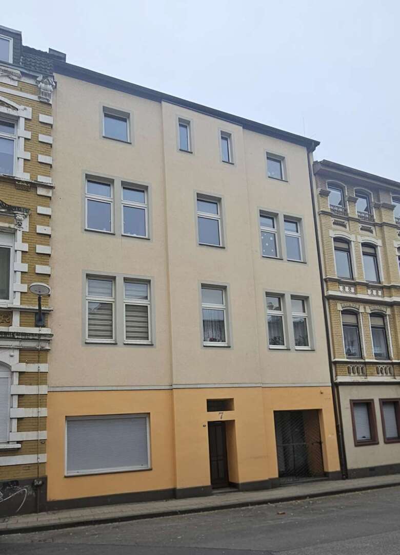 Mehrfamilienhaus mit kleiner Gewerbeeinheit