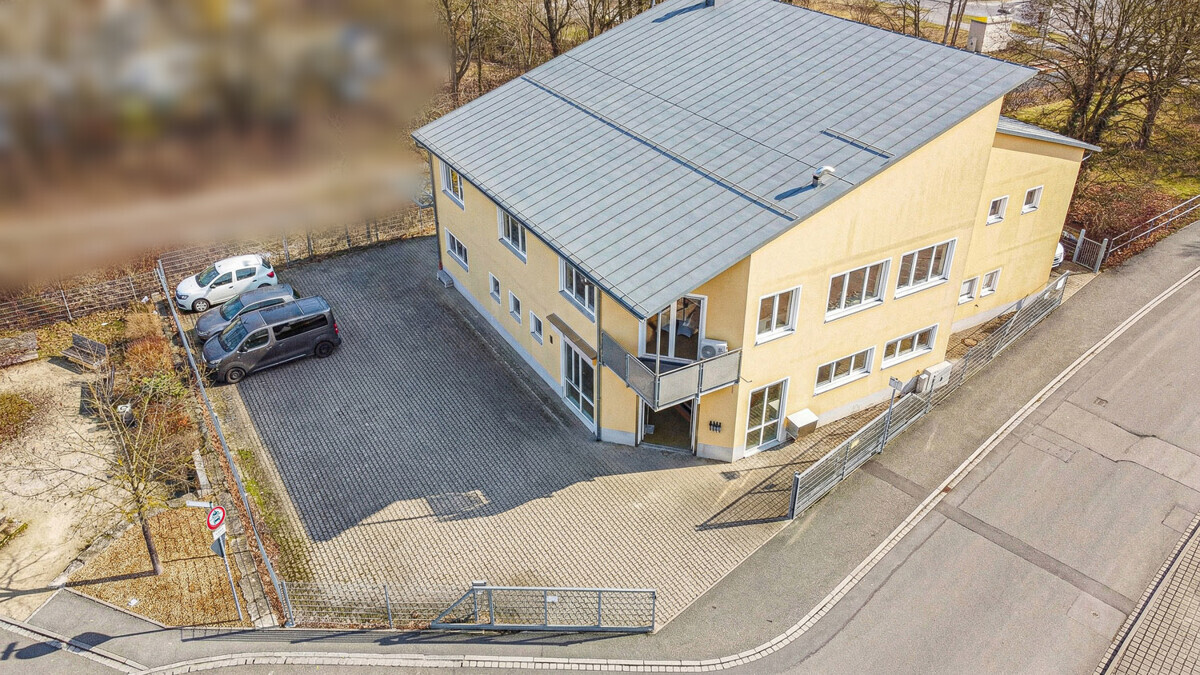 Eigener Eventbetrieb + Produktion + Wohnen–komplett ausgestattete Gewerbeimmobilie zum Durchstarten!