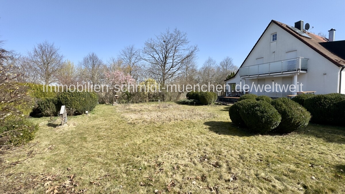 Baugrundstück für 1 EFH und 1 DHH
mit genehmigtem Vorbescheid in Haar