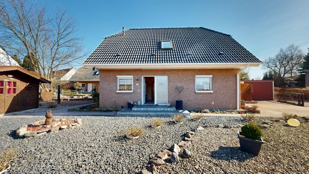 Modernes Einfamilienhaus mit Garage, Grundstück, 2 Terrassen in Möbiskruge bei Eisenhüttenstadt