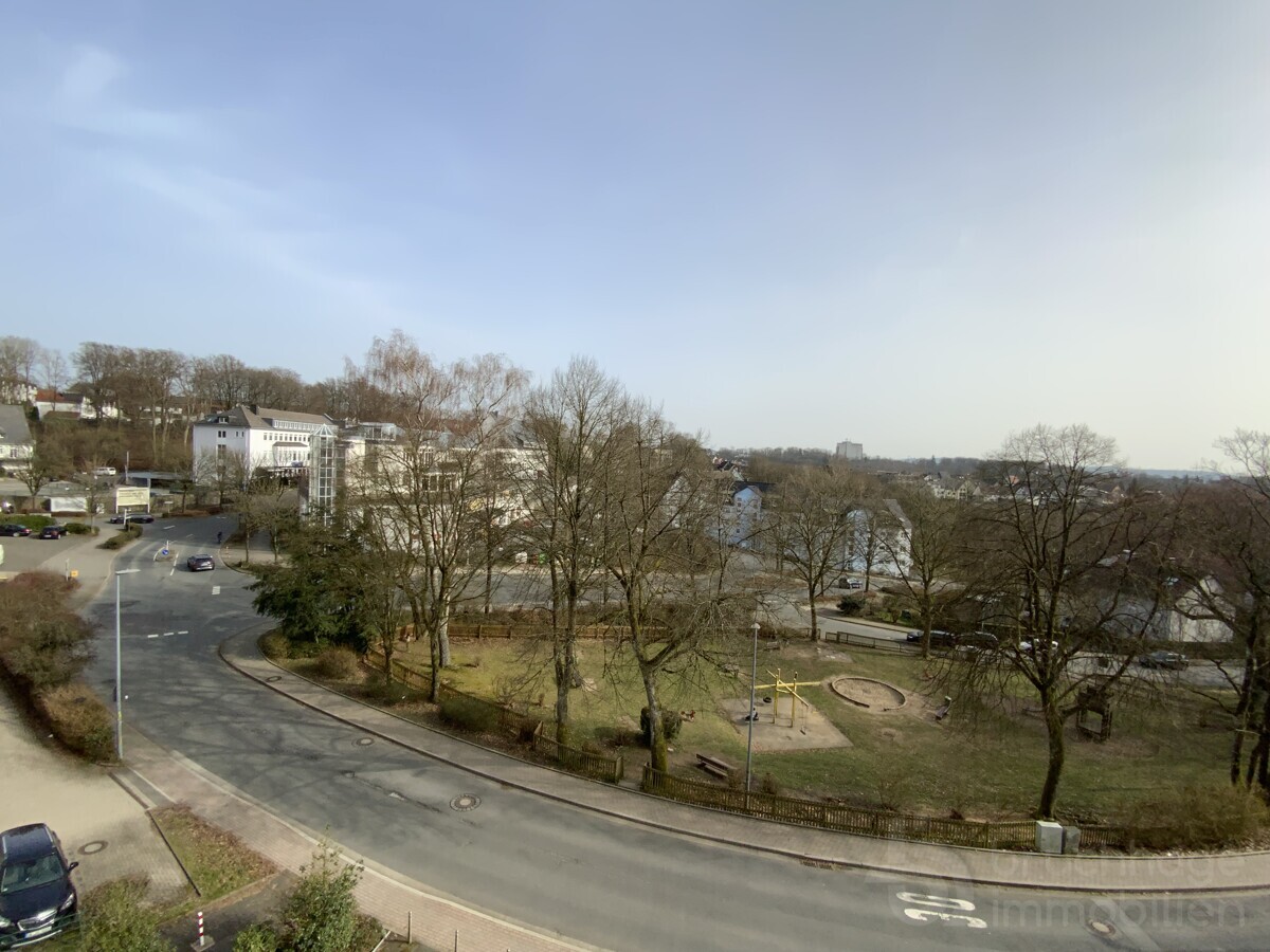 Lichtdurchflutete 3-Zimmer-ETW mit sonnigem Balkon und schöner Fernsicht