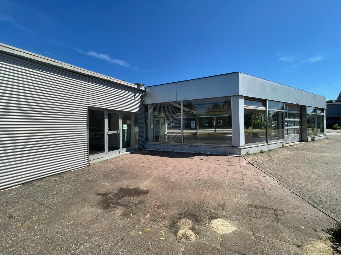 Gewerbefläche mit Ausstellung und Büro – ca. 400 m² an der B73