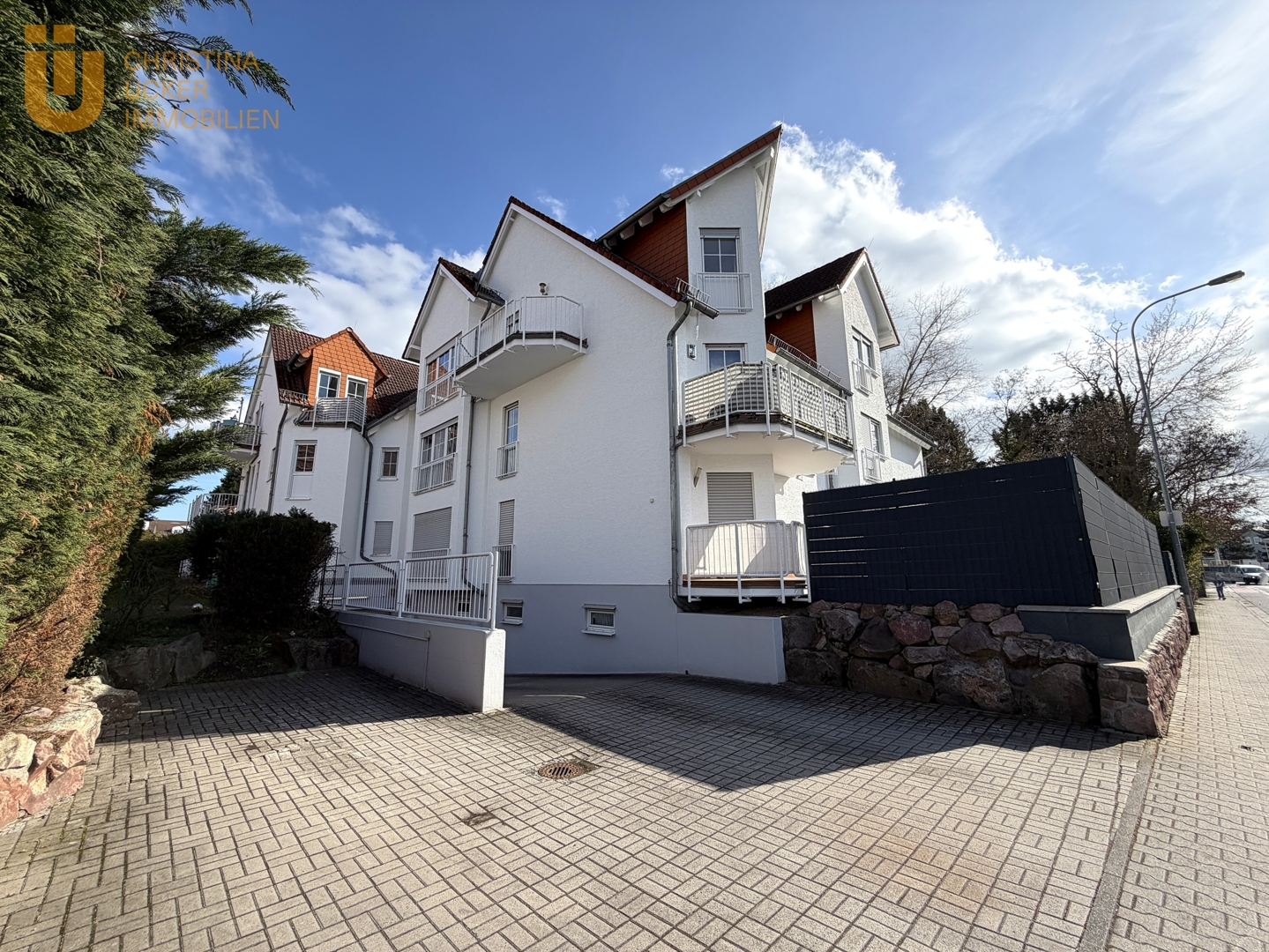 Zeitlos und charmant: 3-Zimmer-Wohnung mit Balkon und Terrasse in Langen