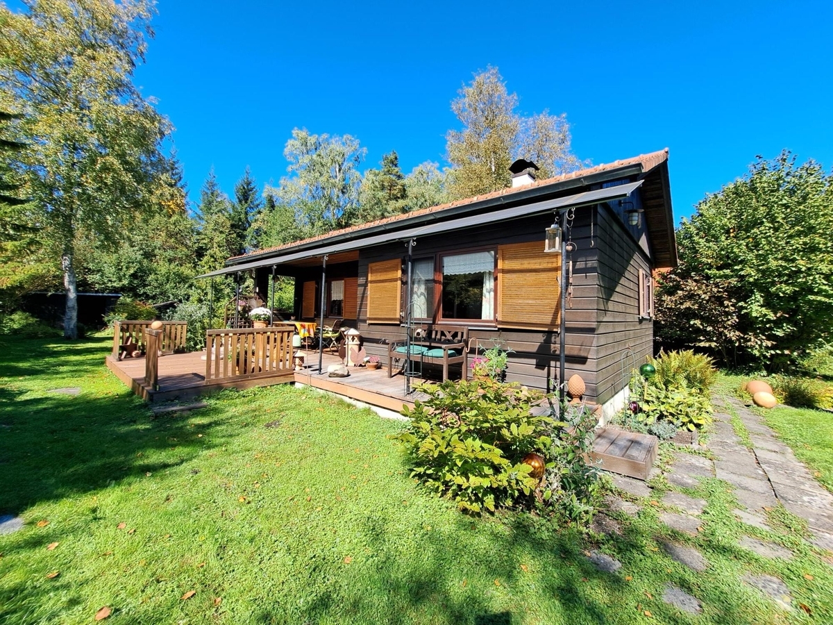 Idyllisches Grundstück am Wald in Kirchseeon mit einer Ferienimmoblie