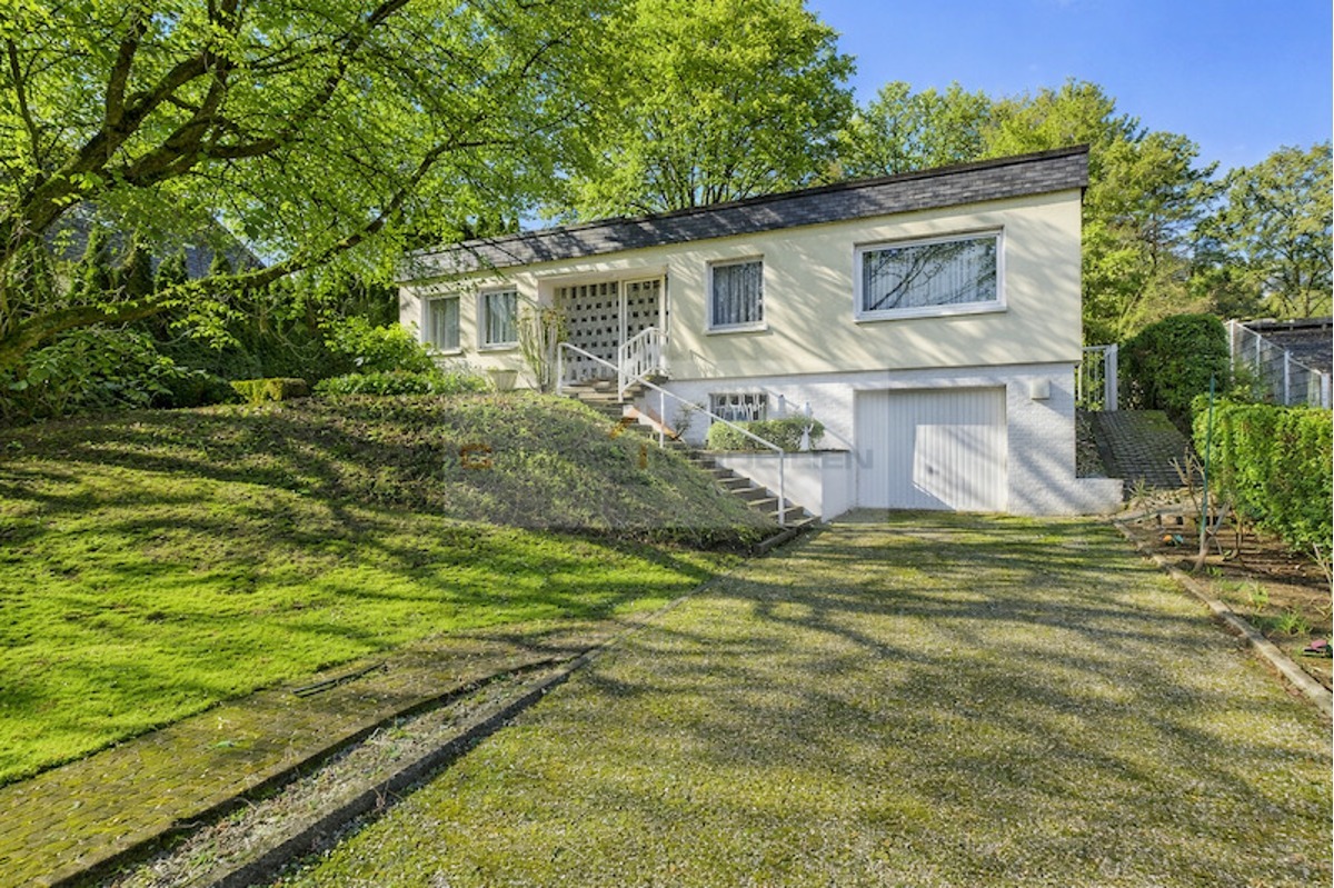 Ankommen. Wohlfühlen. Zuhause sein – stilvoller Bungalow mit Doppelgarage und überdachter Terrasse