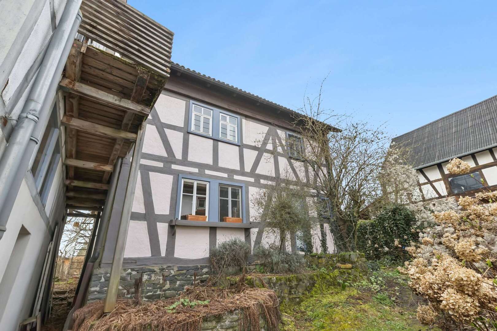 Kleines Fachwerkjuwel mit großzügigem Gartenidyll