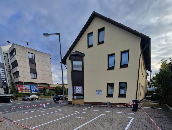 Attraktive Gewerbeeinheit mit großer Schaufensterfront in Top-Lage von Oberasbach