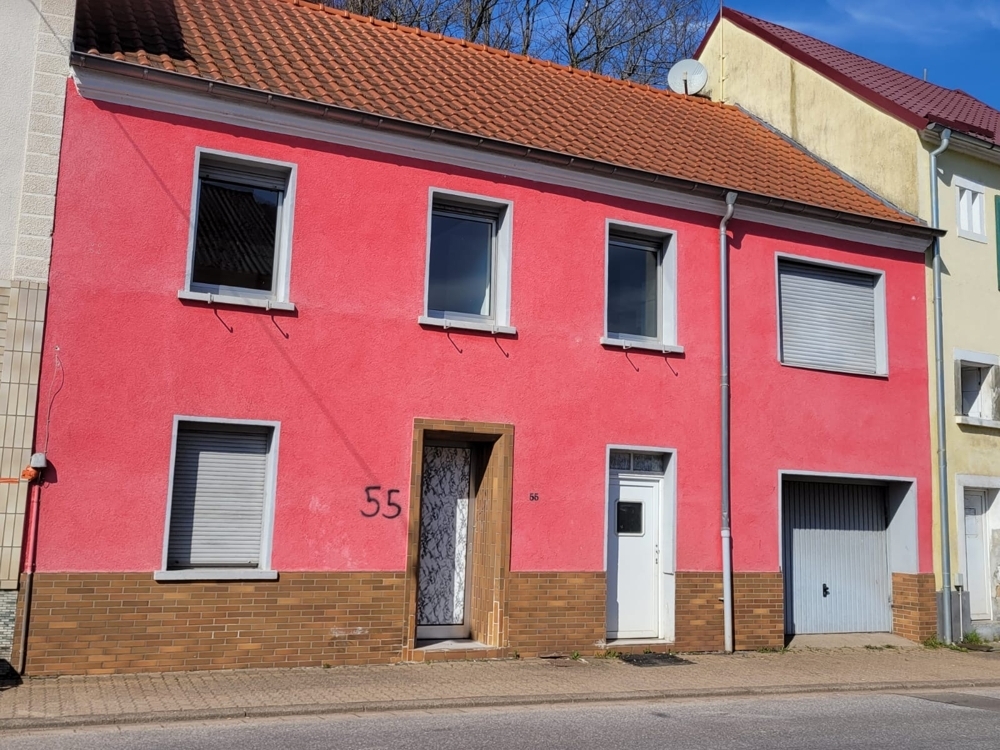 Honzrath: Reihenmittelhaus 106m² mit Ausbaupotenzial – 2 Einheiten möglich, Garage und Hofgarten