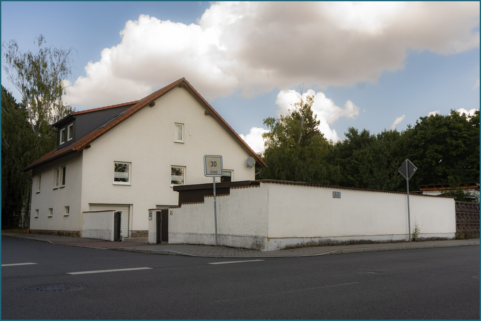 Ein Haus – viele Möglichkeiten: Zweifamilienhaus für Familie, Vermietung oder Arbeiten