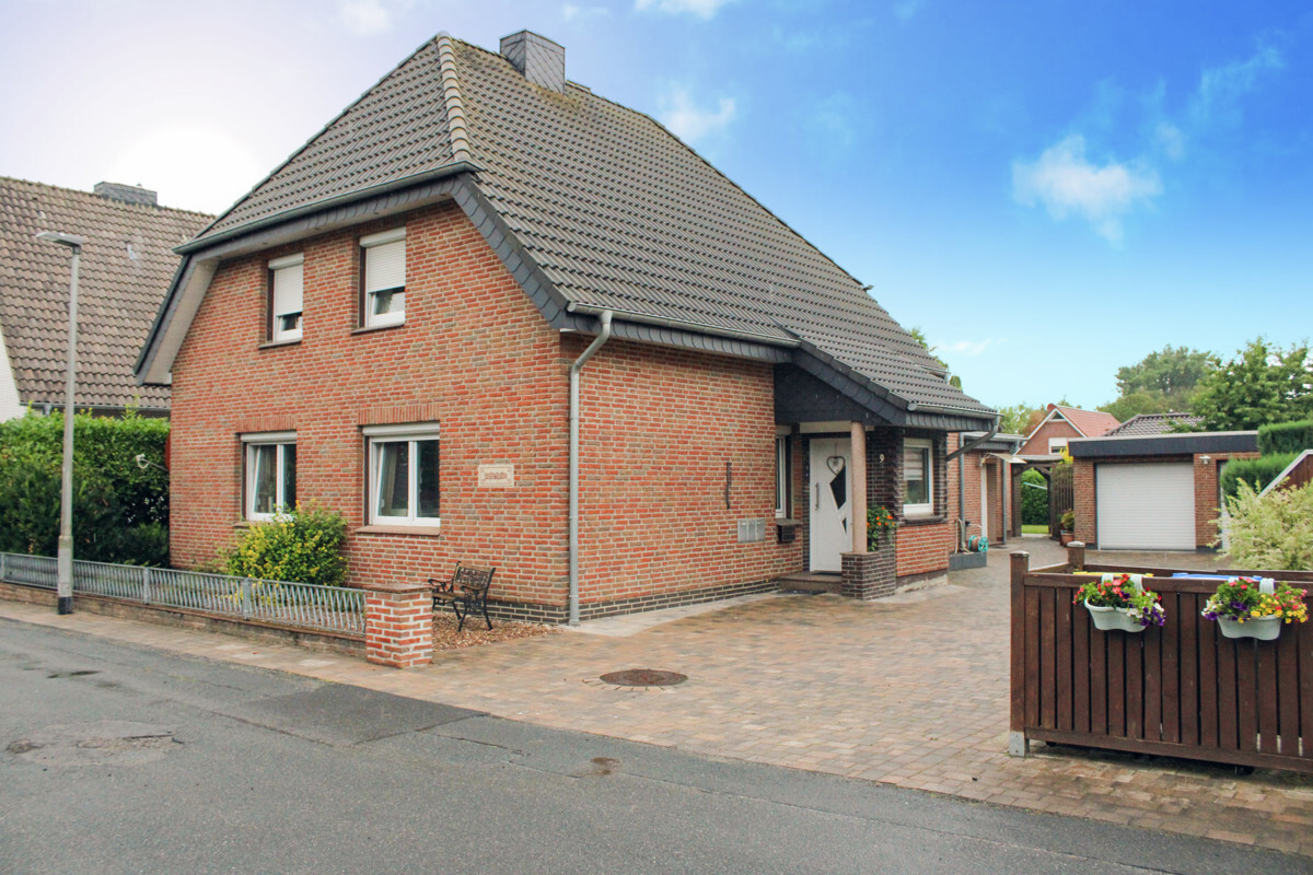 ***Saniertes 3-Familienhaus in guter Lage an Kapitalanleger zu verkaufen!***