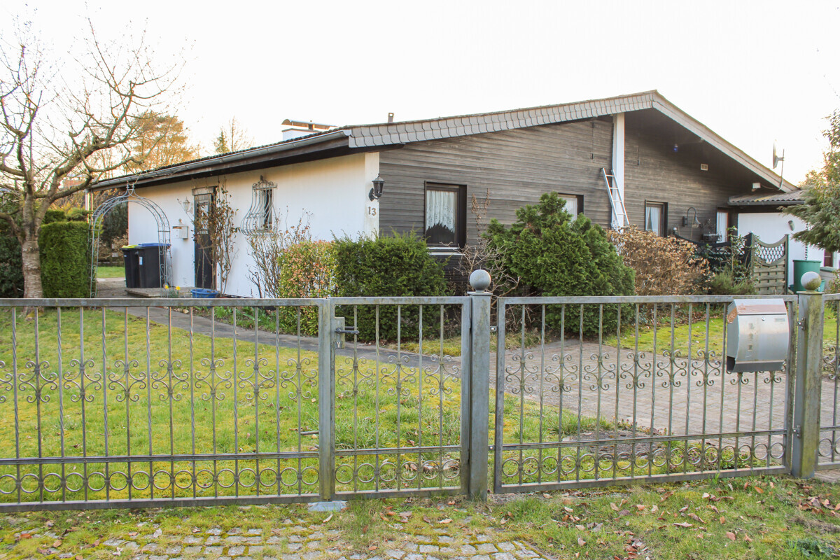 ***Leerstehender Bungalow als DHH für den Eigenbedarf oder als Kapitalanlage***!