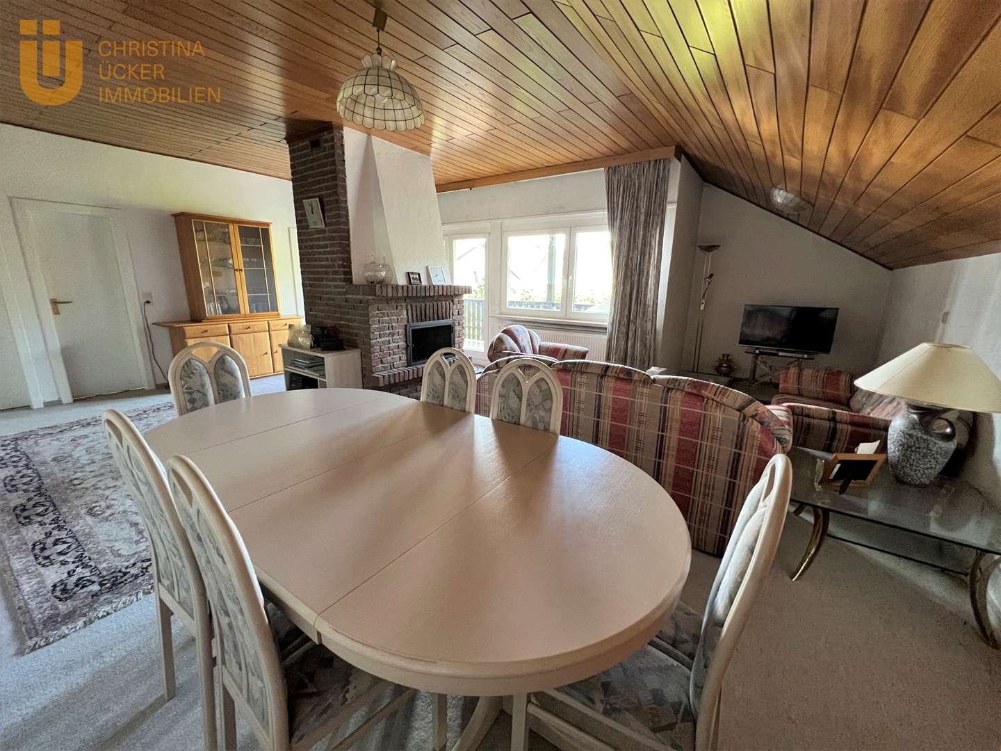 Beliebte Wohngegend - 3 Zimmerwohnung -   Dreifamilienhaus mit Gartenanteil in einer Sackgasse