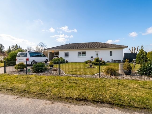 Moderner KfW-55 Bungalow mit großem Grundstück und Photovoltaik in Obere Warnow