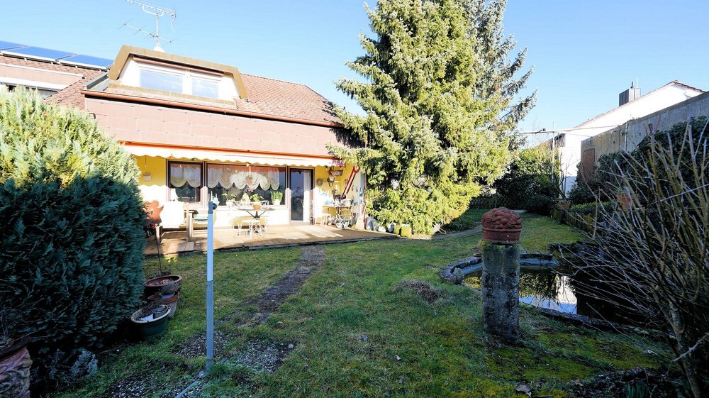 Ansprechende Doppelhaushälfte mit sonniger Terrasse und schön angelegten Garten!