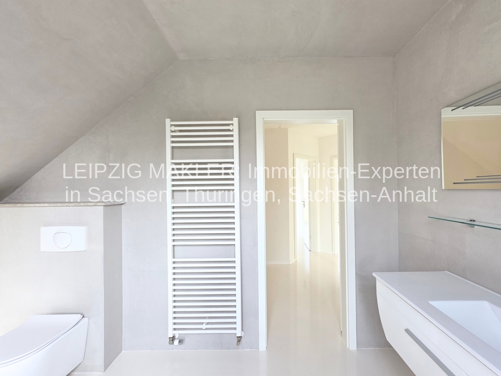 Wir sanieren unser Mehrfamilienhaus und bieten bezahlbare 4-R und 5-R-Wohnungen für Familien an