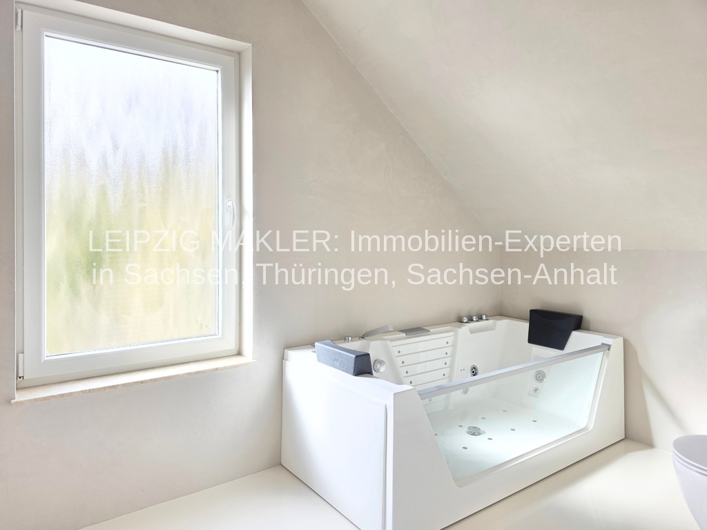 Wir sanieren unser Mehrfamilienhaus und bieten bezahlbare 4-R und 5-R-Wohnungen für Familien an