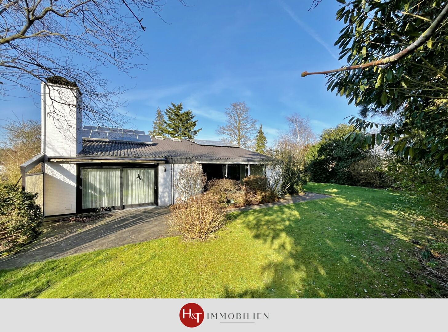Großzügiger Bungalow mit Pool, Sauna und Doppelgarage!