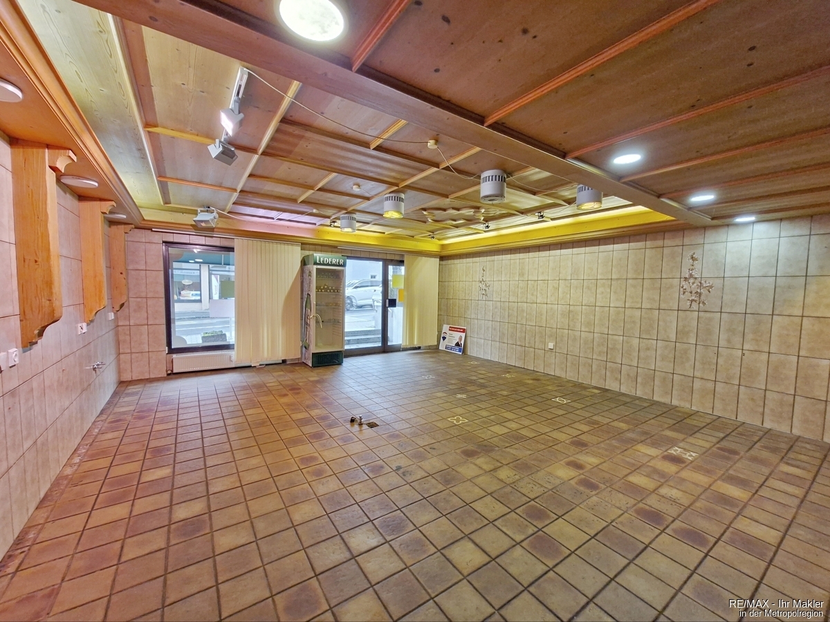 Einzelhandel, Dienstleistung, Studio, Büro oder Praxis (je nach Genehmigung)