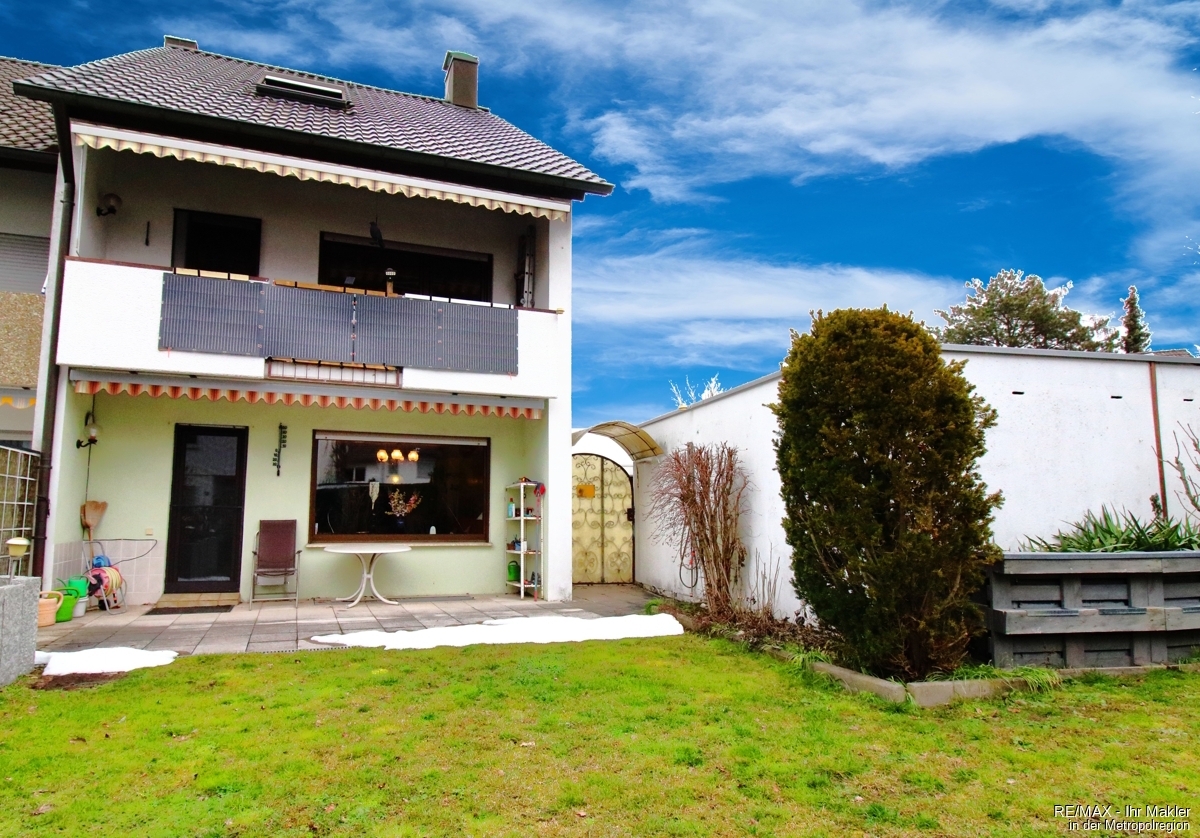 Familienglück im Reiheneckhaus – großzügig wohnen mit Garten und zwei Garagen