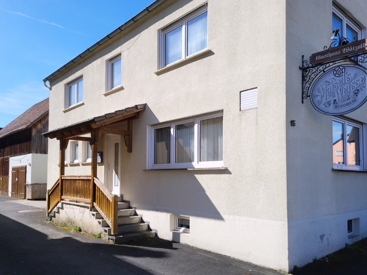 Wohnhaus mit ehemaliger Gastwirtschaft und Scheune in Leups bei Pegnitz zu verkaufen.