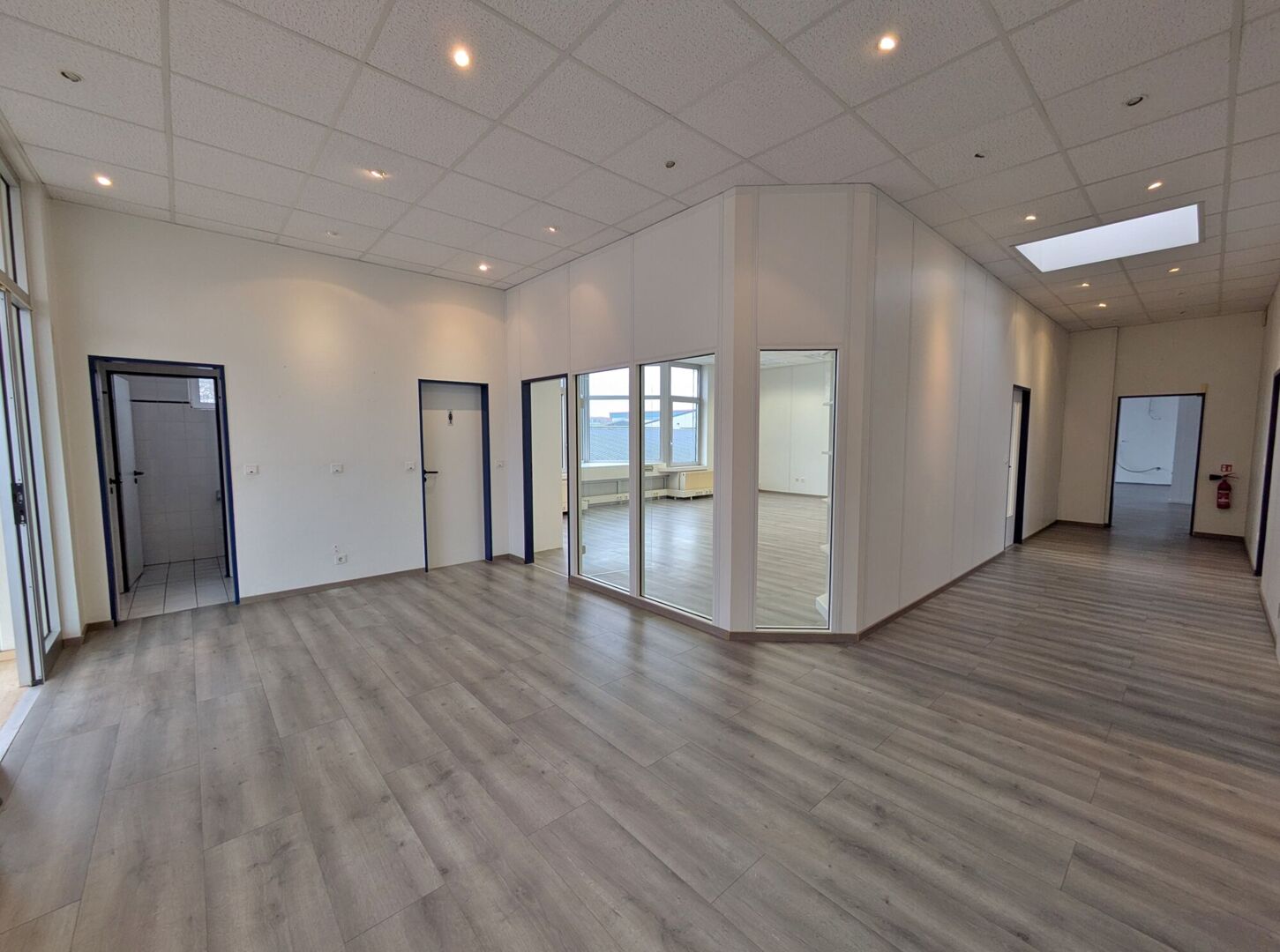 Helle Büroetage mit Produktionsmöglichkeit im 
GE Brinkum-Mitte direkt an der A1!