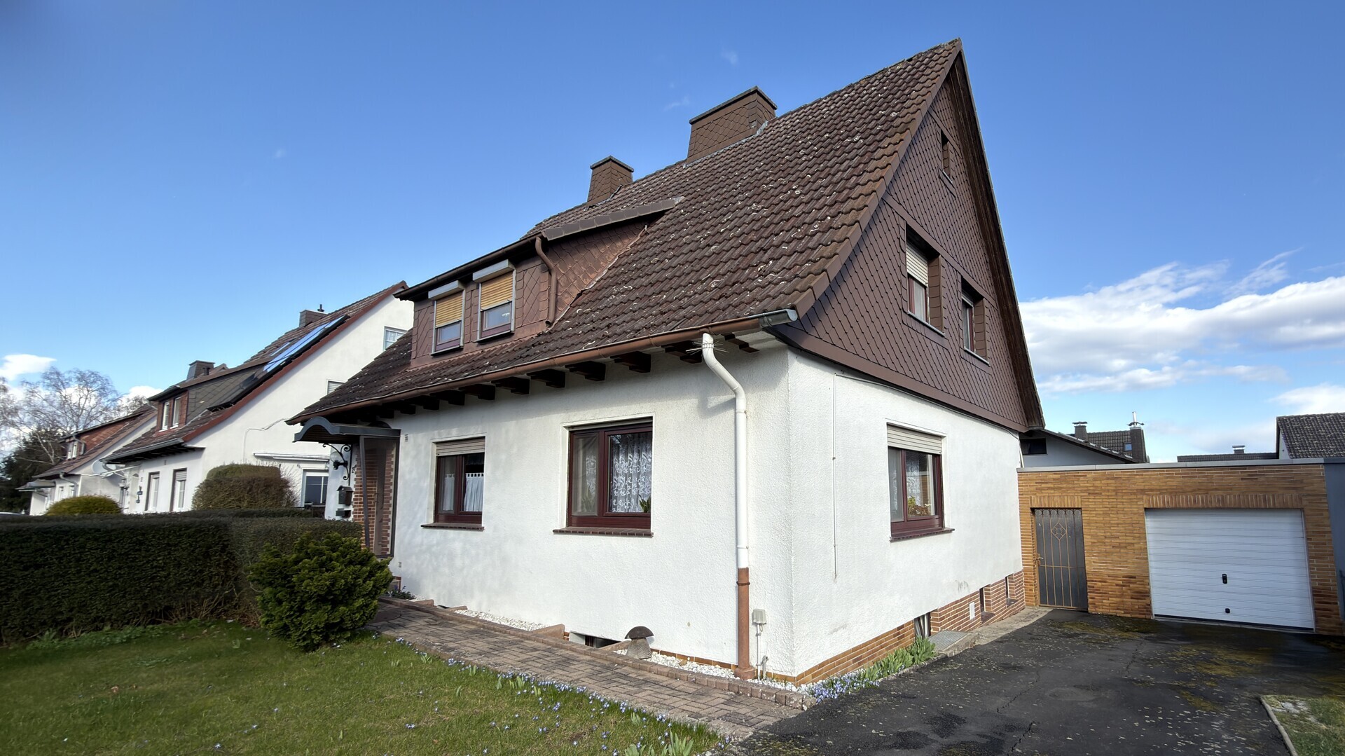 Großzügiges Zweifamilienhaus mit Garten in ruhiger Lage – KEINE KÄUFERPROVISION !