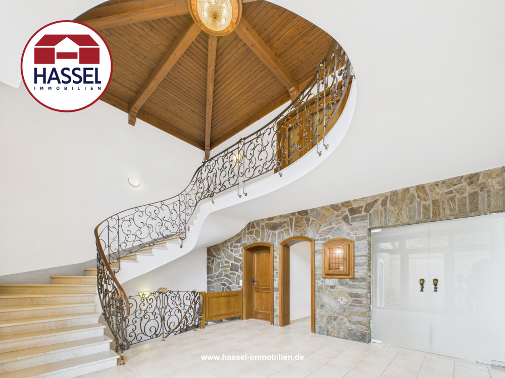 Leben mit Niveau, Eleganz und viel Platz. Großzügiges Einfamilienhaus mit privatem Wellnessparadies.