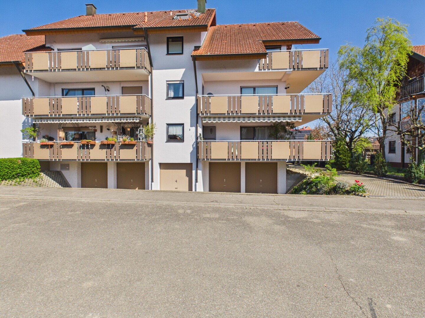 Großzügig, hell, modern – 3,5-Zimmer-Wohnung mit einzigartigem Rundumbalkon