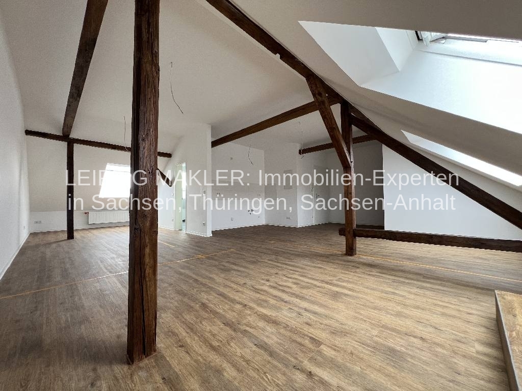 Frisch sanierte 3-Zimmer-Wohnung im Dachgeschoss - KEIN LIFT, KEIN BALKON