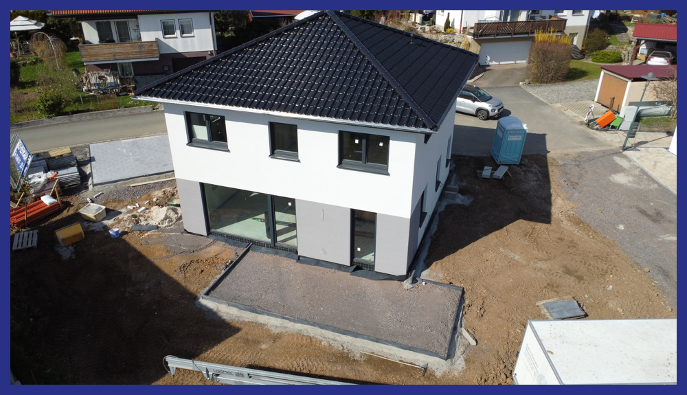 Fertiges Einfamilienhaus mit Garten und Stellplätzen zur Miete