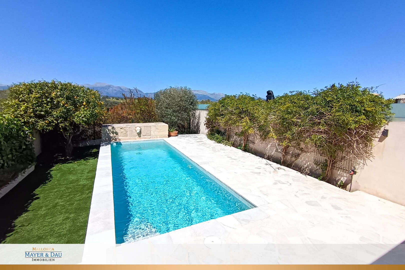 Modernes Dorfhaus in Llubí mit Panoramablick auf die Tramuntana / Obj. 9667
