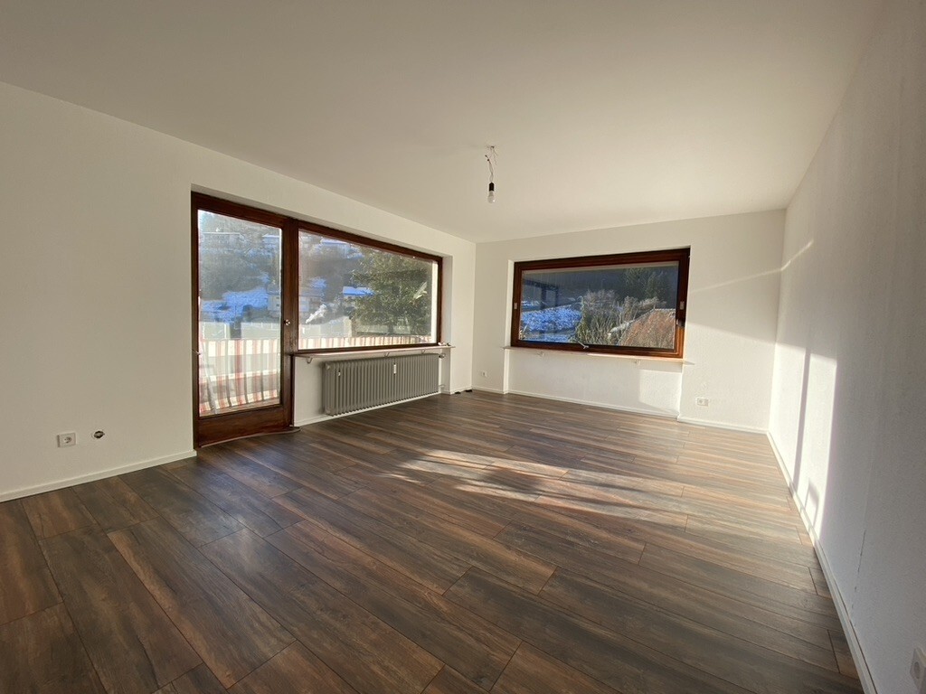 Ruhige Renovierte 2 Zimmer Wohnung