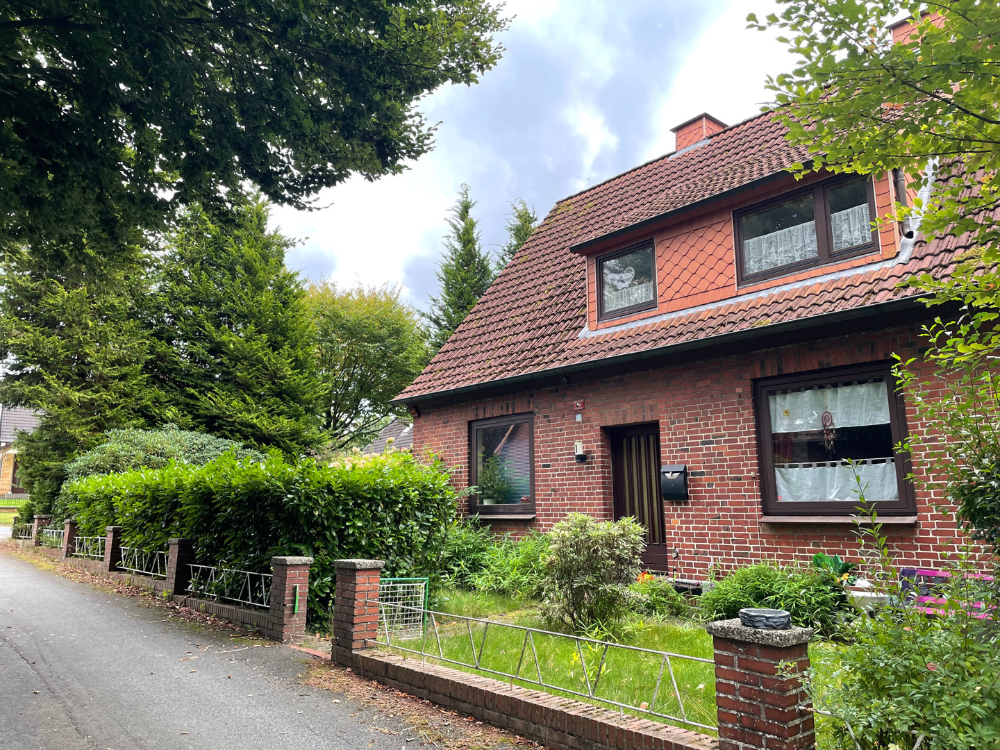 Potenzial in Toplage: Sanierungsbedürftiges Zweifamilienhaus auf ca. 1.352 m² großem Eckgrundstück in Klecken bei Hamburg!