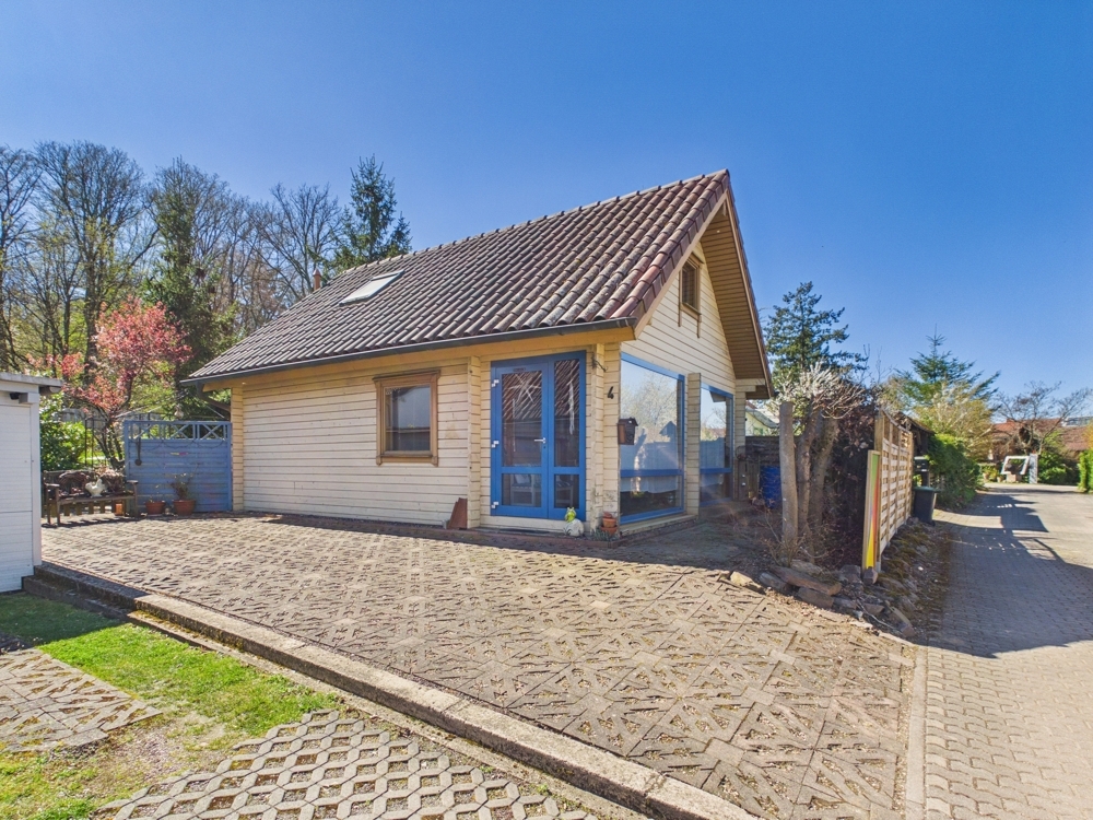 Idyllische Lage auf dem Litermont: Gemütliches, ca. 72 m² großes Blockbohlenhaus auf 354 m² Grund