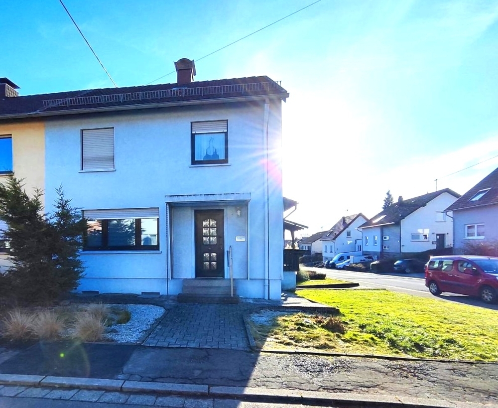 Charmantes Reihenendhaus mit Terrasse und Garage – vermietet