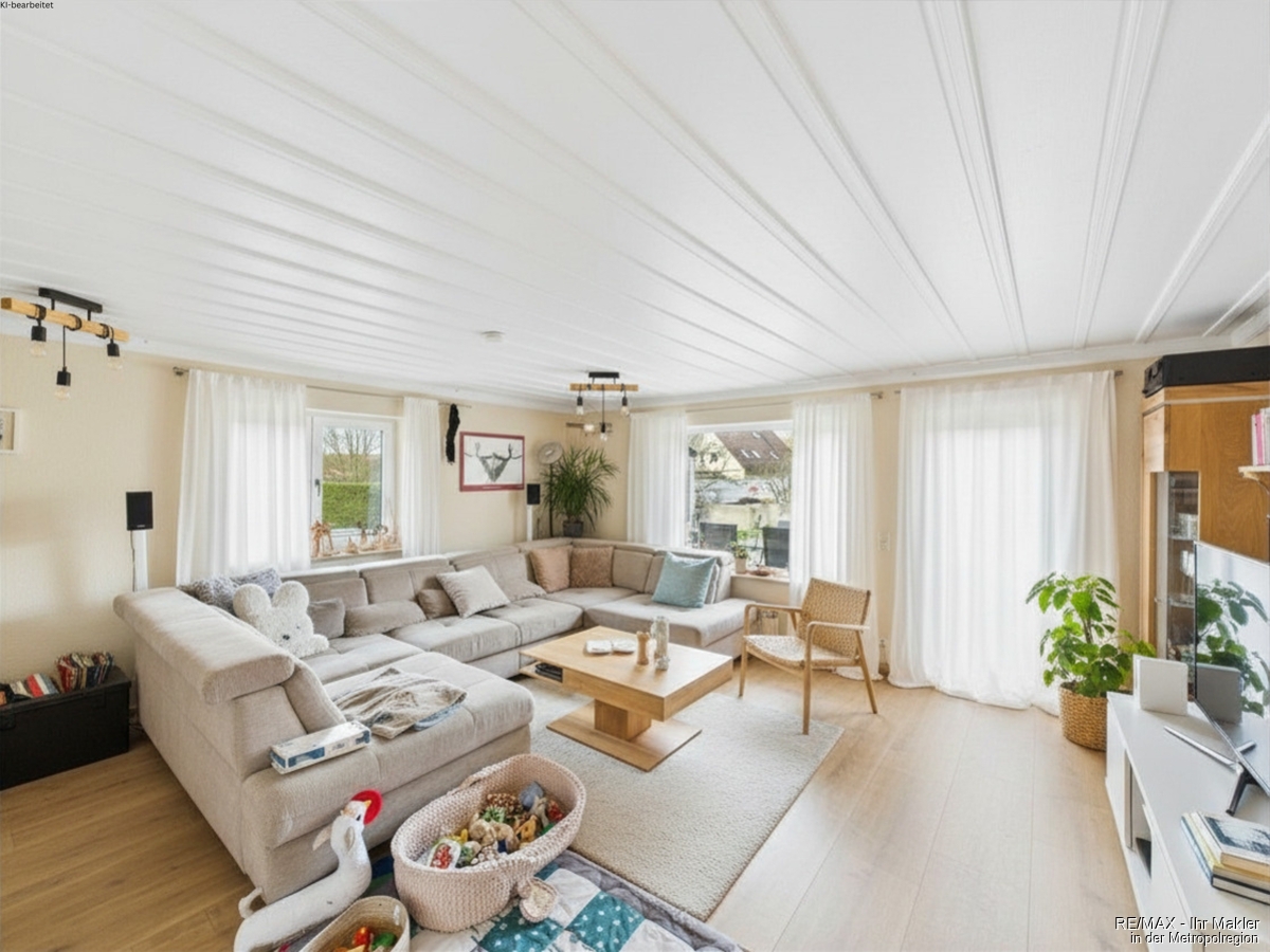 Großzügiges Zweifamilienhaus mit Garten und Garage in ruhiger Lage