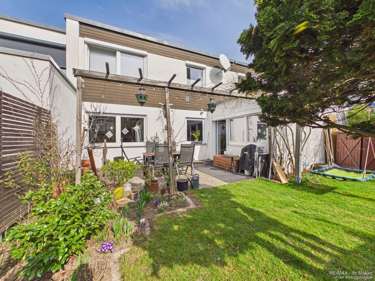 Offene Besichtigung am Sonntag, den 03.05.2026
Reihenmittelhaus mit schönen Garten in guter Lage