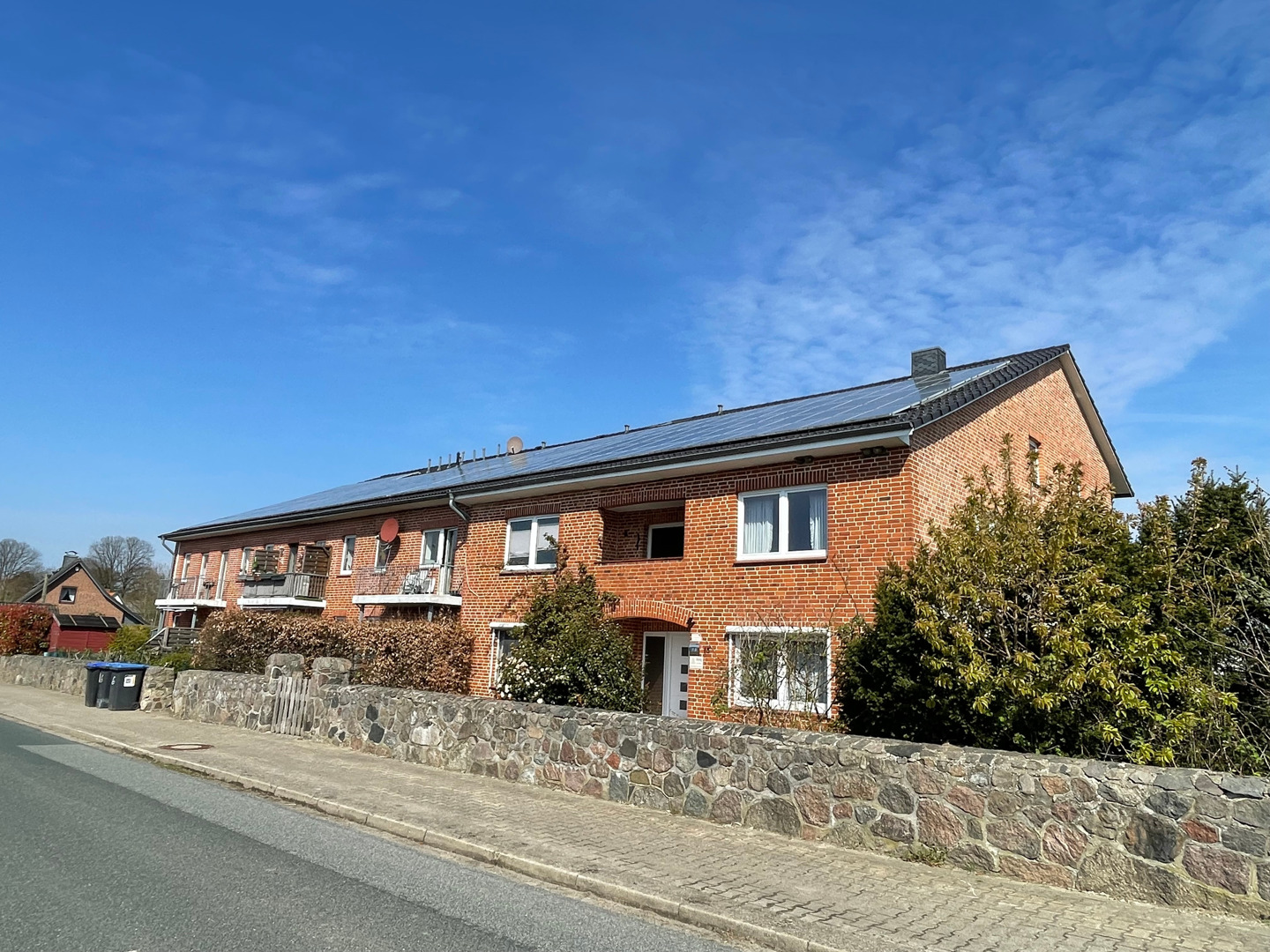 Attraktives Mehrfamilienhaus mit großzügiger Eigentümerwohnung und Photovoltaikanlage in Talkau