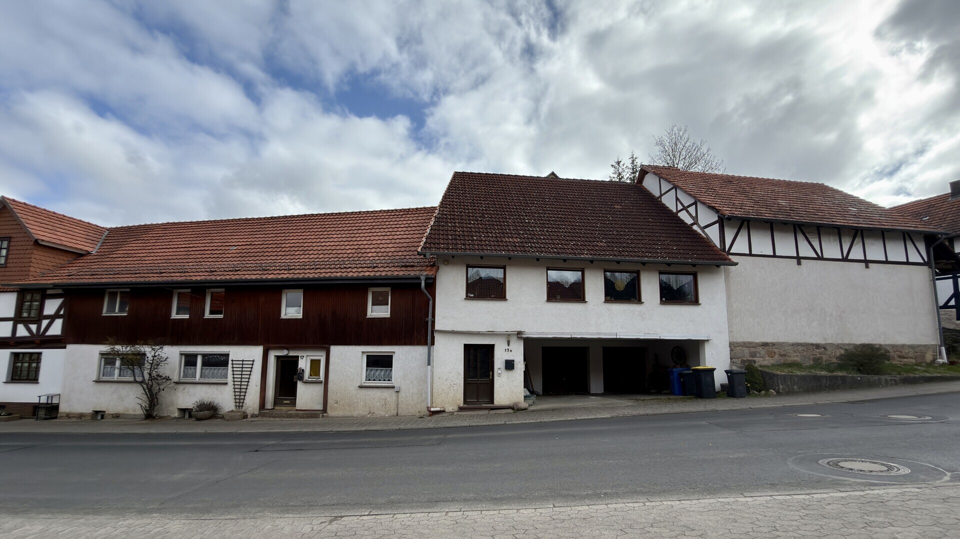 Sanierungsobjekt mit starker Substanz und großem Grundstück – KEINE KÄUFERPROVISION!