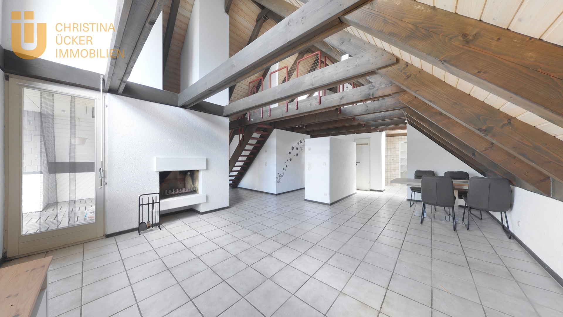 Charmante 3 Zimmer Maisonettewohnung mit Kamin, Loggia und TG-Stellplatz in Rodgau Rollwald