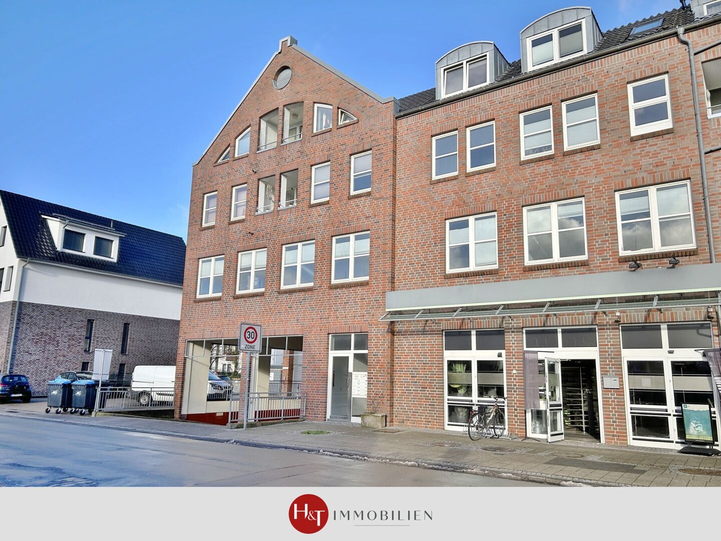 Frisch renoviert, sofort beziehbar, im Herzen von Brinkum!