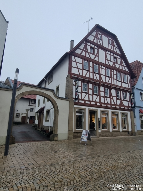 Fachwerkjuwel, saniert, vermietet,  mit Ausbaureserve in DG und Nebengebäude.